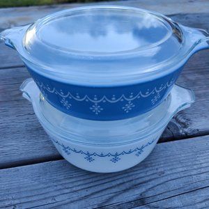 Vintage Pyrex Snowflake White and Blue Bowl Set With Lids